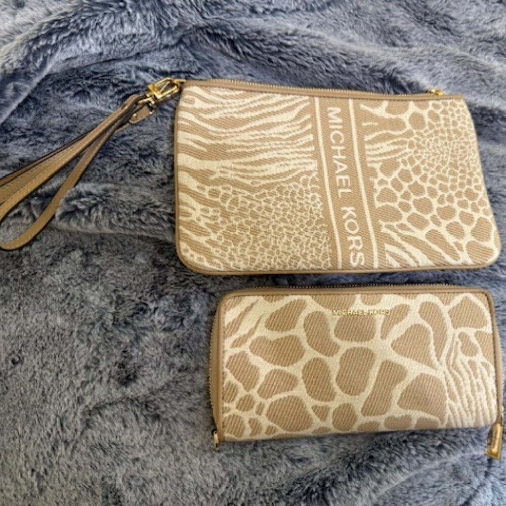 MICHAEL KORS Jet Set logo large zip top wallet wristlet pouch /Wallet Set NWOT